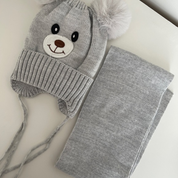 Baby Bear Hat with pom pom and scarf set - Picture 2 of 3